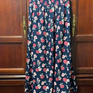 Maggie Lawrence Vintage plus size 26/28 black with Floral Print Maxi Skirt